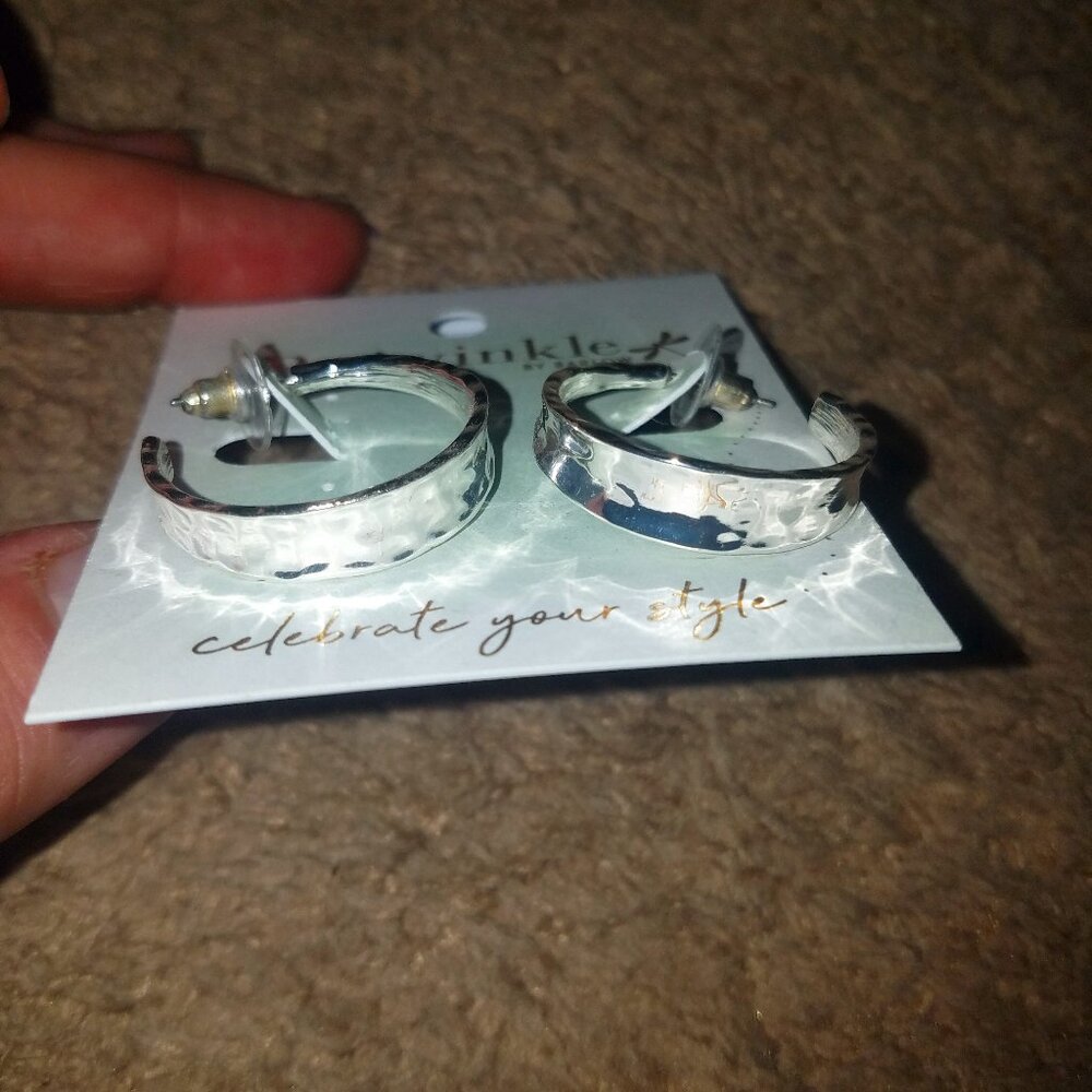 Periwinkle Silver Quarter-Sized Hammered Style Hoop Earrings -- Brand New